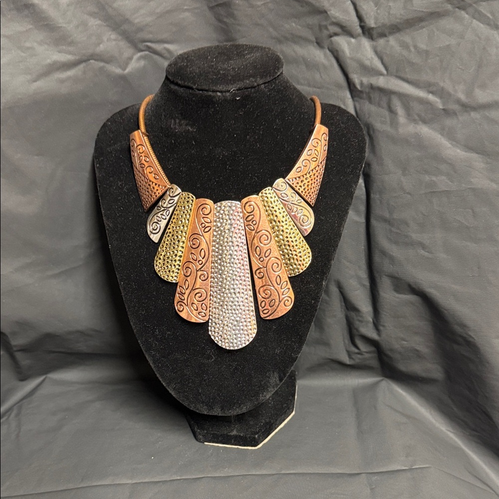 Elegant Multicolor Necklace